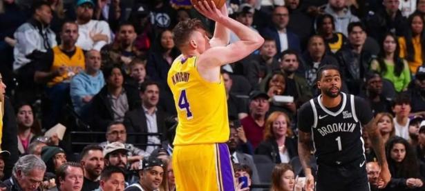 湖人队核心受伤，战术调整成为当务之急的简单介绍