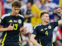 包含瑞士大比分战胜对手，实力碾压晋级淘汰赛的词条