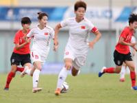 中国女足球员在国内比赛中赢得赞誉