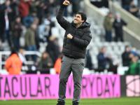 包含伯恩茅斯频遭打击，保级压力大增的词条