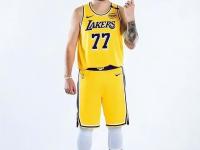 爵士复出首战，东契奇状态火爆，迎来胜利成为焦点！