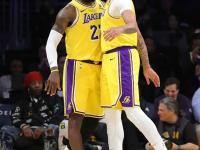 老鹰狂砍詹姆斯分，复出首战轰40分迎来新赛季高光！