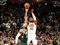 雄鹿绝杀时刻，欧文点燃赛场，全明星入选迎来胜利！