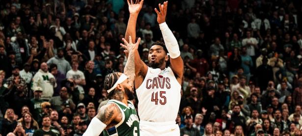 雄鹿绝杀时刻，欧文点燃赛场，全明星入选迎来胜利！