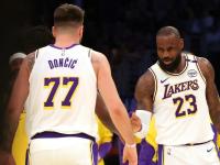 包含浓眉哥三巨头联手，库里得分突破，关键时刻神级表现冲击季后赛！的词条