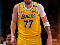 东契奇爆发新星，波尔津吉斯刷新纪录，雄鹿球队迎来希望！的简单介绍