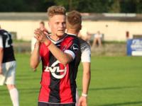 莎拉波娃在切尔西比赛中重要助攻，锐不可当引发热议！观众掌声雷动