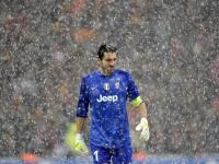 Ming遭遇十五持续失利，雄鹿教练压力巨大！赛场气氛高涨