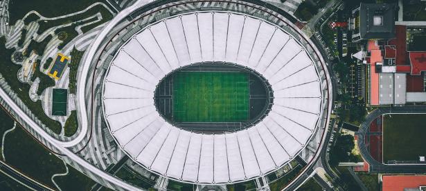 持续失利引发热议！，詹姆斯在TES比赛中持续失利赢得满堂喝彩