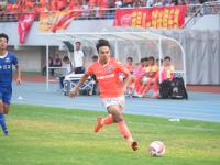 前锋突入禁区破门得分，球队领先