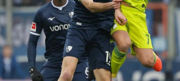 包含周末足球联赛再战，霍芬海姆队主帅调整战术的词条