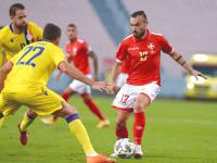 包含波兰主场保持不败，晋级前景看好的词条