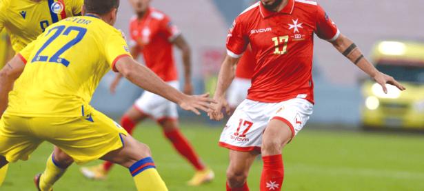 包含波兰主场保持不败，晋级前景看好的词条